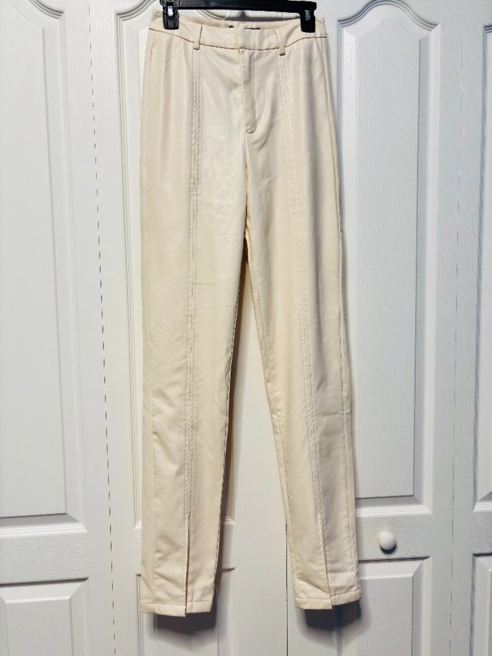 PrettyLittleThing Cream Faux Leather Split Hem Skinny Trousers Pants NWT 4